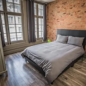 Le 402 Hostel